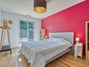 Propriété, Meubles, Bois, Confort, Textile, Éclairage, Jaune, Orange, Design Intérieur, Sol