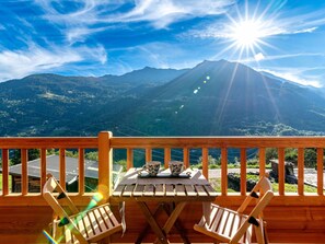 Himmel, Wolke, Berg, Natur, Holz, Zaun, Gartenmöbel, Veranda, Baum, Landschaft