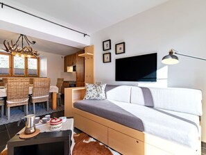 Bilderrahmen, Möbel, Eigentum, Komfort, Holz, Gebäude, Beleuchtung, Interior Design, Wohnzimmer, Tabelle