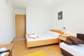Schlafzimmer 1