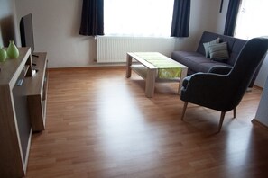 Ferienwohnung (70 qm) mit Balkon-Wohnzimmer FeWo