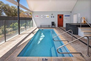 Resort facilities: covered heated pool (open 6:30-am-6:30pm year round). NB. Hot tub is no longer available.