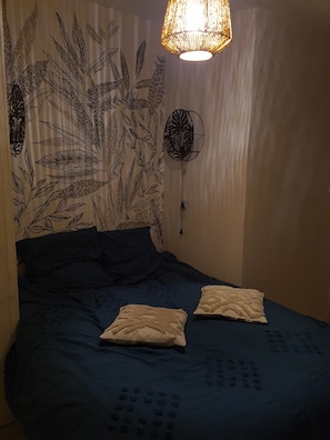 chambre avec lit 140x190 avec possibilité lit bébé
