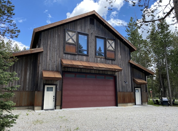 Yellowstone Dreams has plenty of parking available.