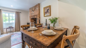 Living Room-Dining Area, Poppy Cottage, Bolthole Retreats