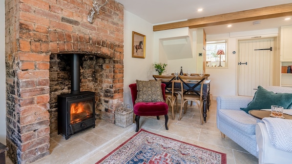 Living Room-Dining Area, Poppy Cottage, Bolthole Retreats