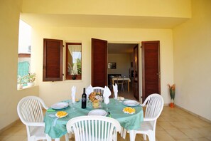 Outdoor dining