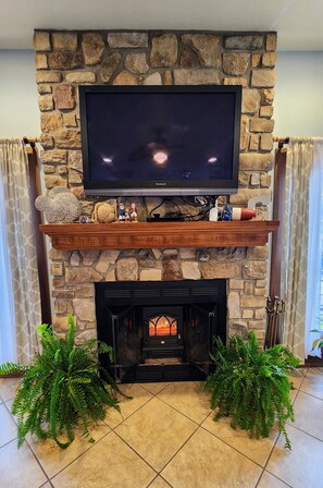 Fireplace with firelike electric heater 