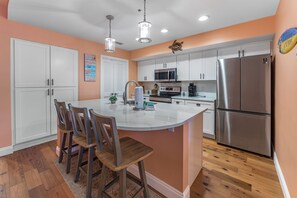 Fully stocked kitchen with all major appliances