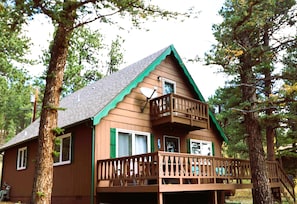 "How 'boutcha Hideaway!" Formerly known as Cozy Cabin in the woods Outside RMNP