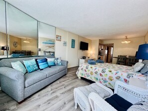 2 Comfortable Queen beds and a Full sized sleeper sofa
