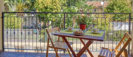 Balcony / Terrace / Patio