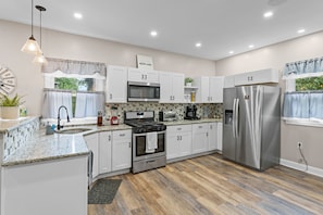 Step into luxury with this fully equipped kitchen. Bon appétit awaits!