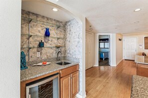 ,Wet Bar,