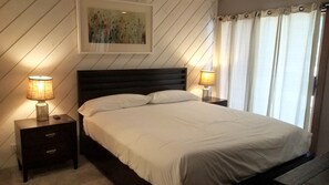 Bedroom 1 - King bed