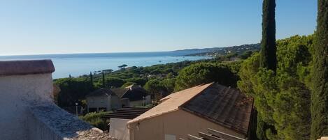 Vista para praia/oceano