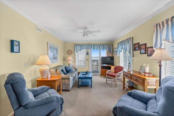 Step onto the balcony and enjoy direct ocean views at Finestere H3.