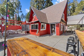 Tollhouse Cottage has a prime location! You will be in the heart of Shaver Lake Village right across the street from the iconic Hungry Hut! Try the boysenberry shake! Please note the cottage is off the main highway 168.