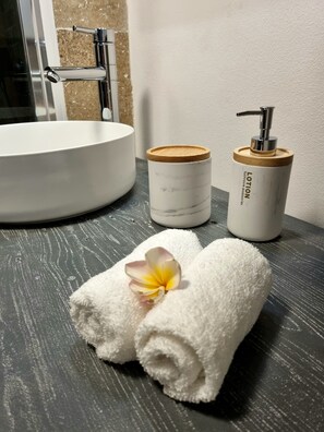 Bathroom amenities