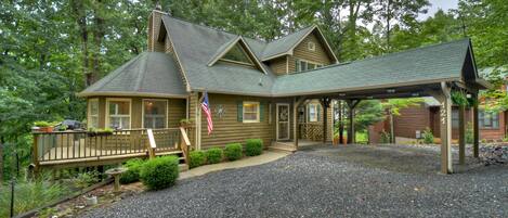 Flat gravel covered parking and over 2000sq ft of space to enjoy!