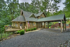 Flat gravel covered parking and over 2000sq ft of space to enjoy!