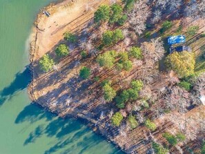 Proximity of house to lake at 2 ft low