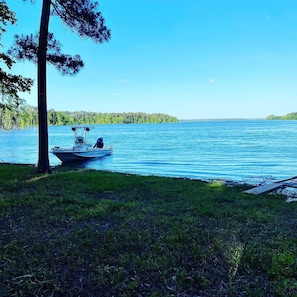 Bank your boat in front of the house 