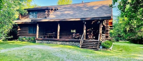 Beautiful log cabin!!