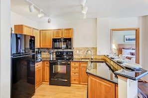 Full size kitchen with counter bar