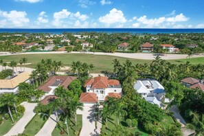 Villa Tortuga B7: aerial view of the property and La Cana golf course