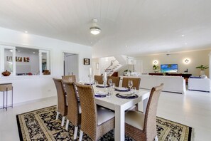 Villa Tortuga B7: dining area with seating for 8 people