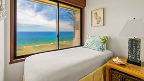 Sealodge at Princeville #C6 - Oceanfront Window Day Bed - Parrish Kauai