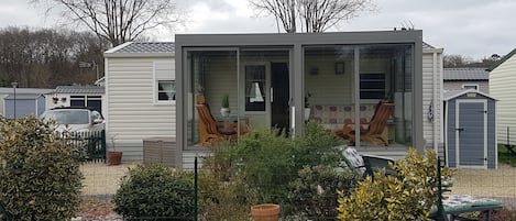 charmand mobil-home dans un cadre verdoyant au coeur de  Dinard