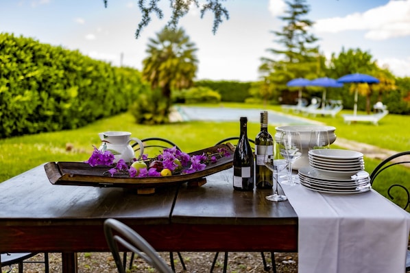 Outdoor dining