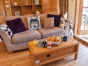 Open plan living space | Oakwell Lodge, Gillingham