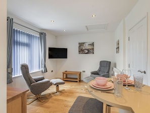 Open plan living space | Studio - Avon Lock Cottages, Tewkesbury
