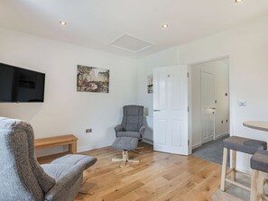 Open plan living space | Studio - Avon Lock Cottages, Tewkesbury