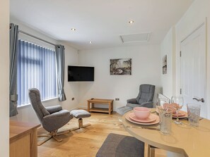 Open plan living space | Studio - Avon Lock Cottages, Tewkesbury