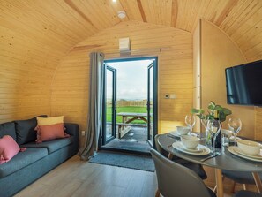 Living and dining areas | Pen Rhiw - Podiau Uwch Y Dyffryn, Llanelidan, near Ruthin