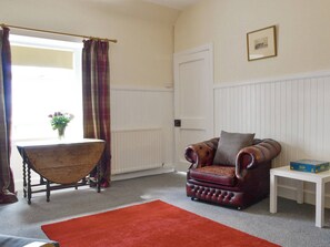 Living room/dining room | Easter Rattray Cottages: The Bothy - Easter Rattray Cottages, Blairgowrie