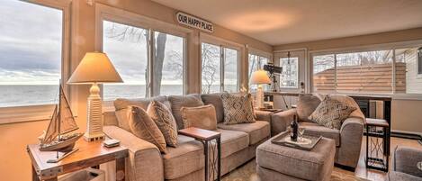 Relax in Living Room with Full View of Lake