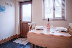 Primrose - 1 Bedroom Cottage - Llanteg (22918)