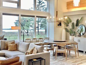 Dining area/Bar