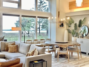 Dining area/Bar