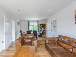 Living area | Avon Lock Cottage - Avon Lock Cottages, Tewkesbury