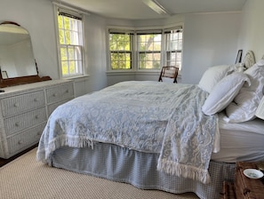 guest bedroom overlooking the back garden. Can be split into two twin beds.