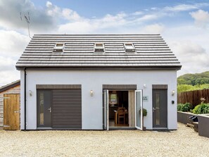 Exterior | Lilac Lodge, Newnham