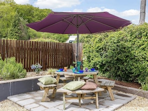 Sitting-out-area | Lilac Lodge, Newnham