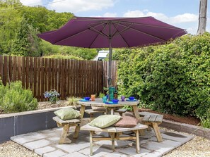 Sitting-out-area | Lilac Lodge, Newnham
