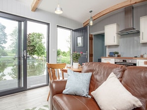 Living area | Moor Hen Shepherd Hut - Ponsford Ponds, Knowle, near Cullompton